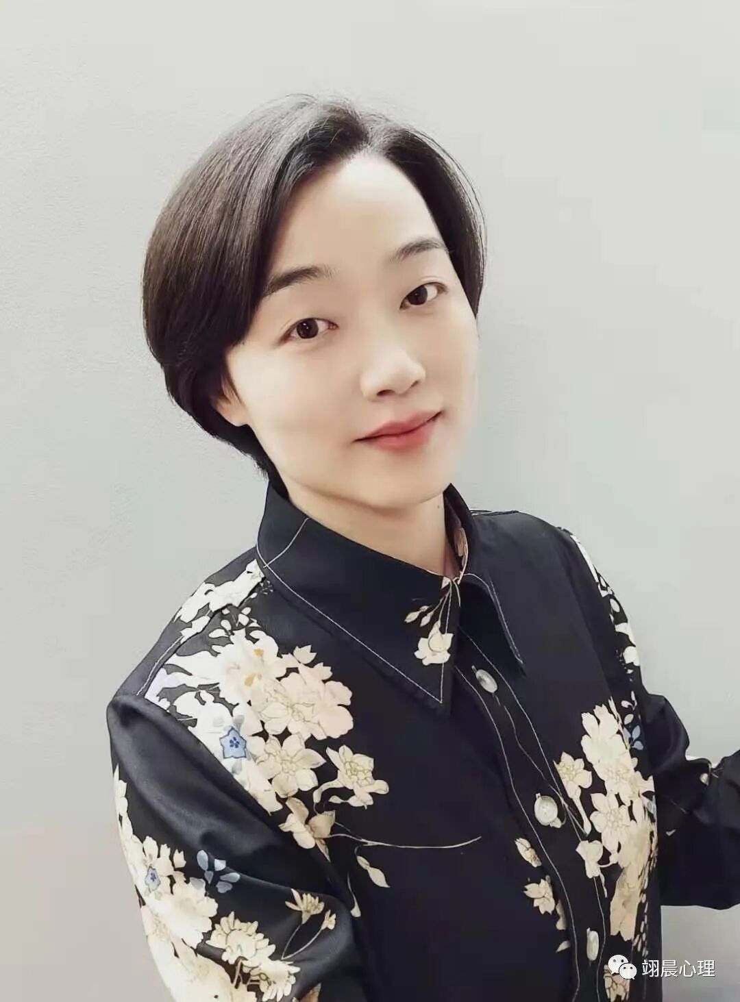 华于蓝照片